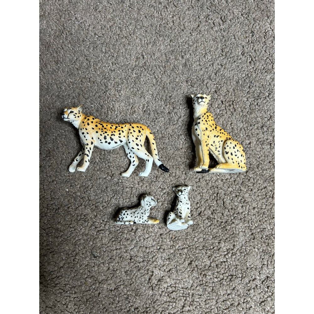 Terra by Battat – 4 Pcs Cheetah Toys Family Set - Plastic Cheetah Figurines